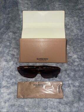 Burberry Tortoiseshell Sunglasses with Beige Case and Cloth